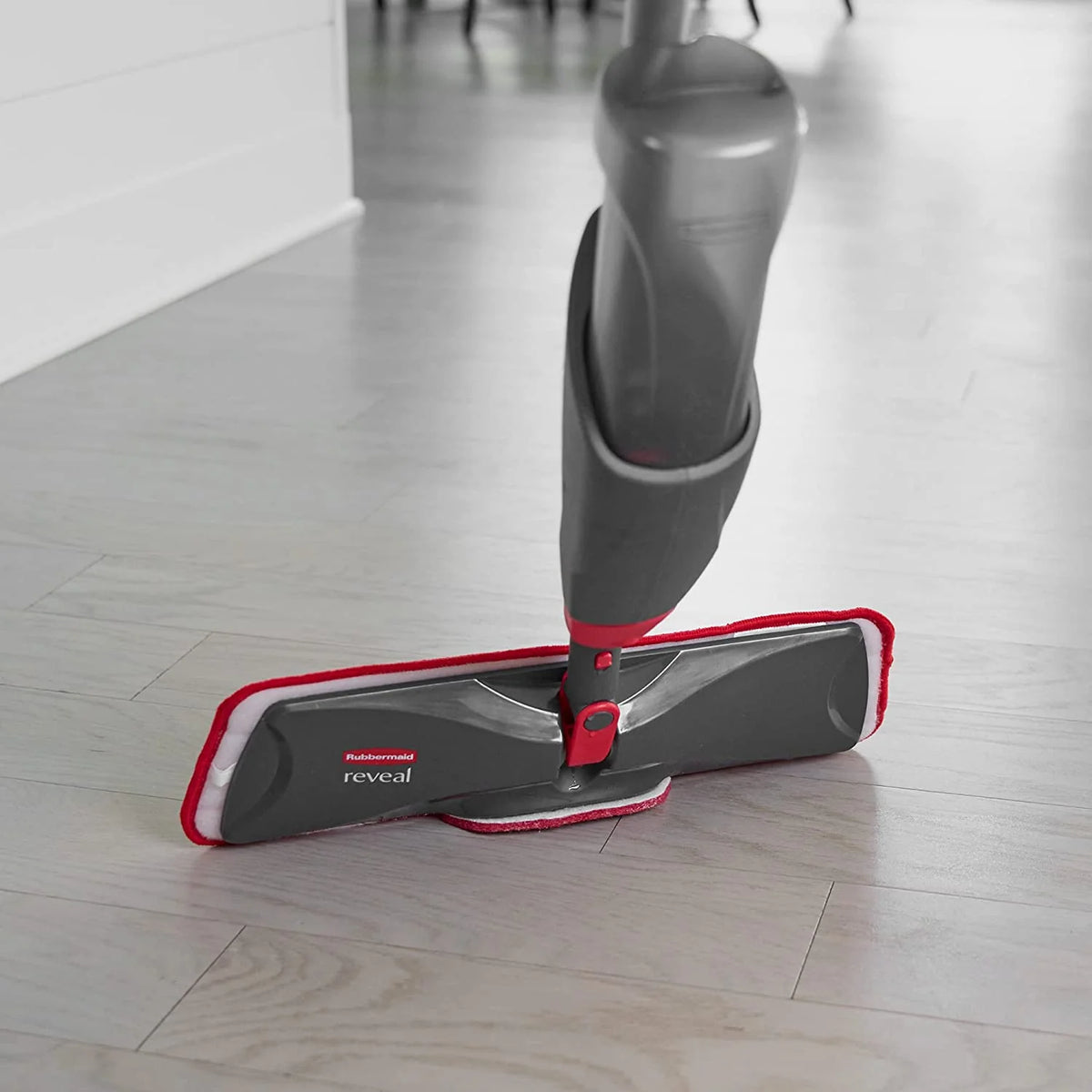 Rubbermaid Reveal Spray Microfiber Floor Cleaning Kit for Laminate and Hardwood Floors， Spray Mop with Reusable Washable Pads， Commercial