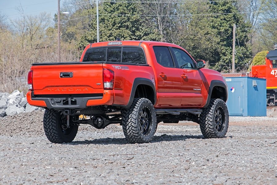 Rough Country 6 Lift Kit w/M1 Struts for 2016-2023 Toyota Tacoma 4WD - 75840