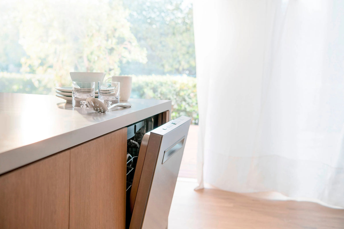 Bosch - 500 Series 24 Top Control Built-In Dishwasher with AutoAir, Stainless Steel Tub, 3rd Rack, 44 dBa - Stainless steel