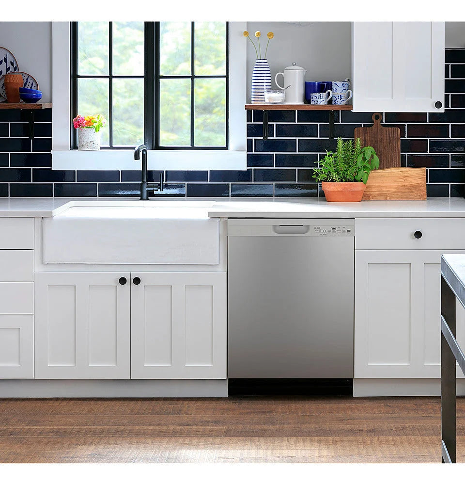 GE - Front Control Built-In Dishwasher, 52 dBA - Stainless steel