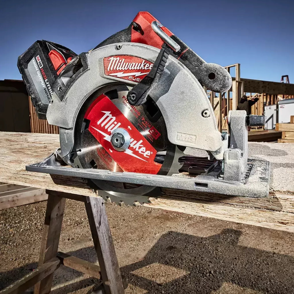 Milwaukee 2732-20SB M18 FUEL 18V 7-1/4 Circular Saw w/ 25 Saw Blades