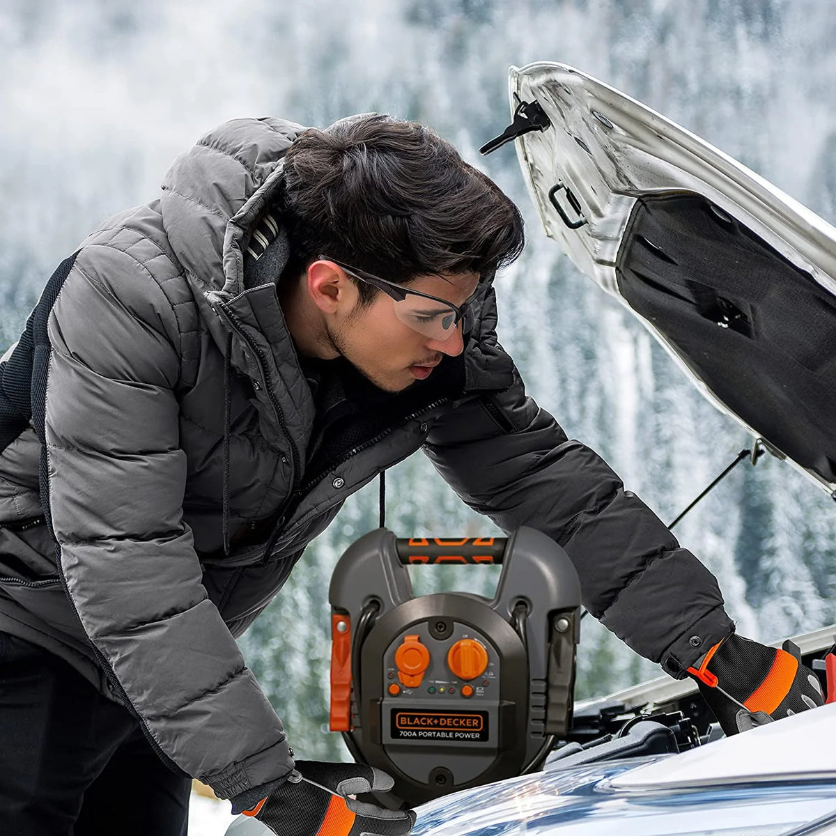 BLACK+DECKER J312B Power Station Jump Starter: 700 Peak/300 Instant Amps, USB Port, Battery Clamps