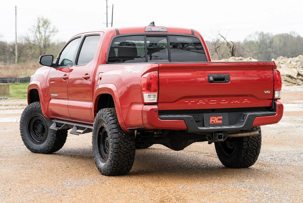 Rough Country 3.5 Bolt-On Lift Kit w/M1 Struts for 2005-2023 Tacoma - 74240RED