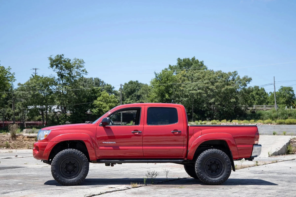 Rough Country 3.5 Bolt-On Lift Kit w/M1 Struts for 2005-2023 Tacoma - 74240RED