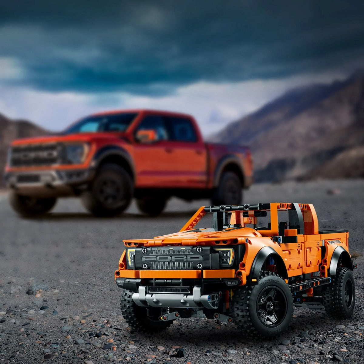 LEGO Technic Ford F-150 Raptor 42126 Model Building Kit (1��379 Pieces)