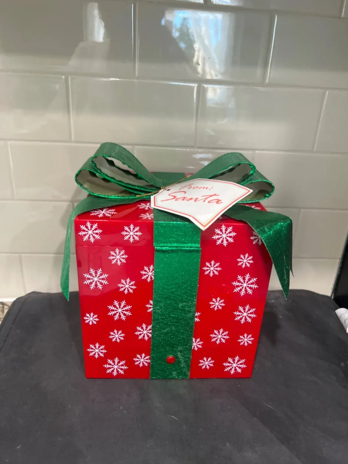 Gemmy MAGIC BOX Xmas Present Gift Musical Animated Snowman Penguin Video