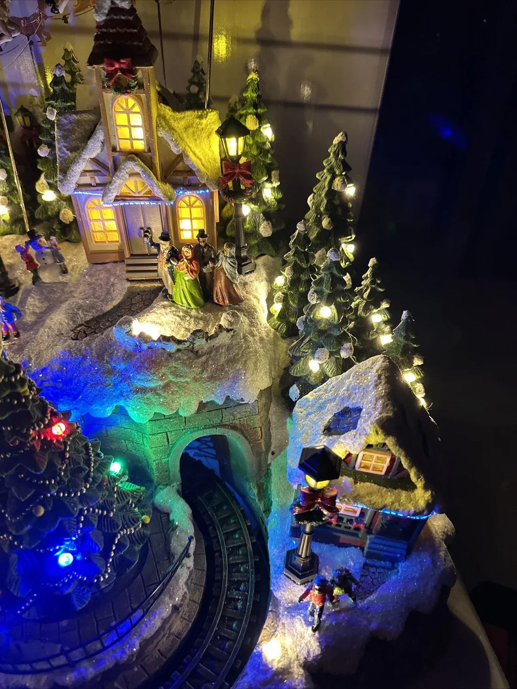 Animated Mountain Train Christmas Village Santa Sleigh Reindeer Musical 17â?NEW